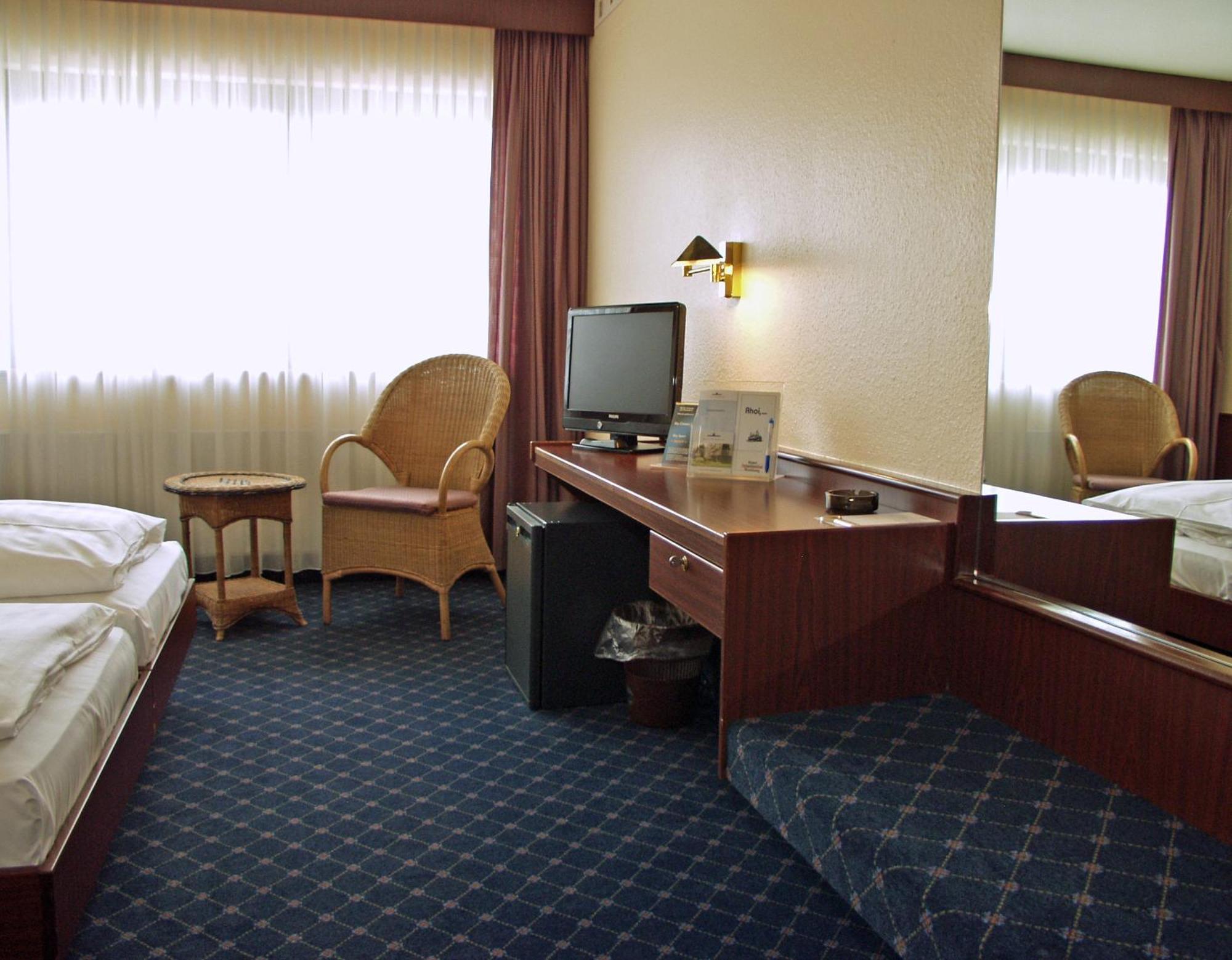 Hotel Helgoland Hamburg-Harburg Buitenkant foto
