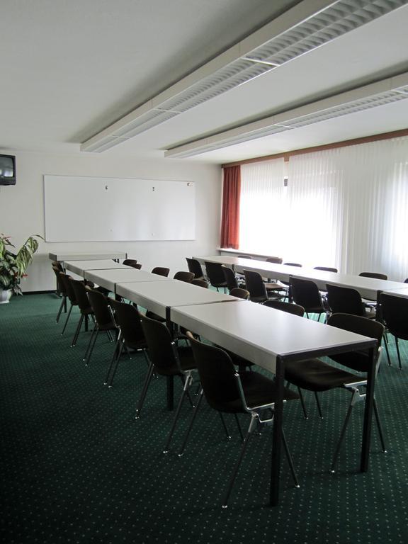 Hotel Helgoland Hamburg-Harburg Buitenkant foto