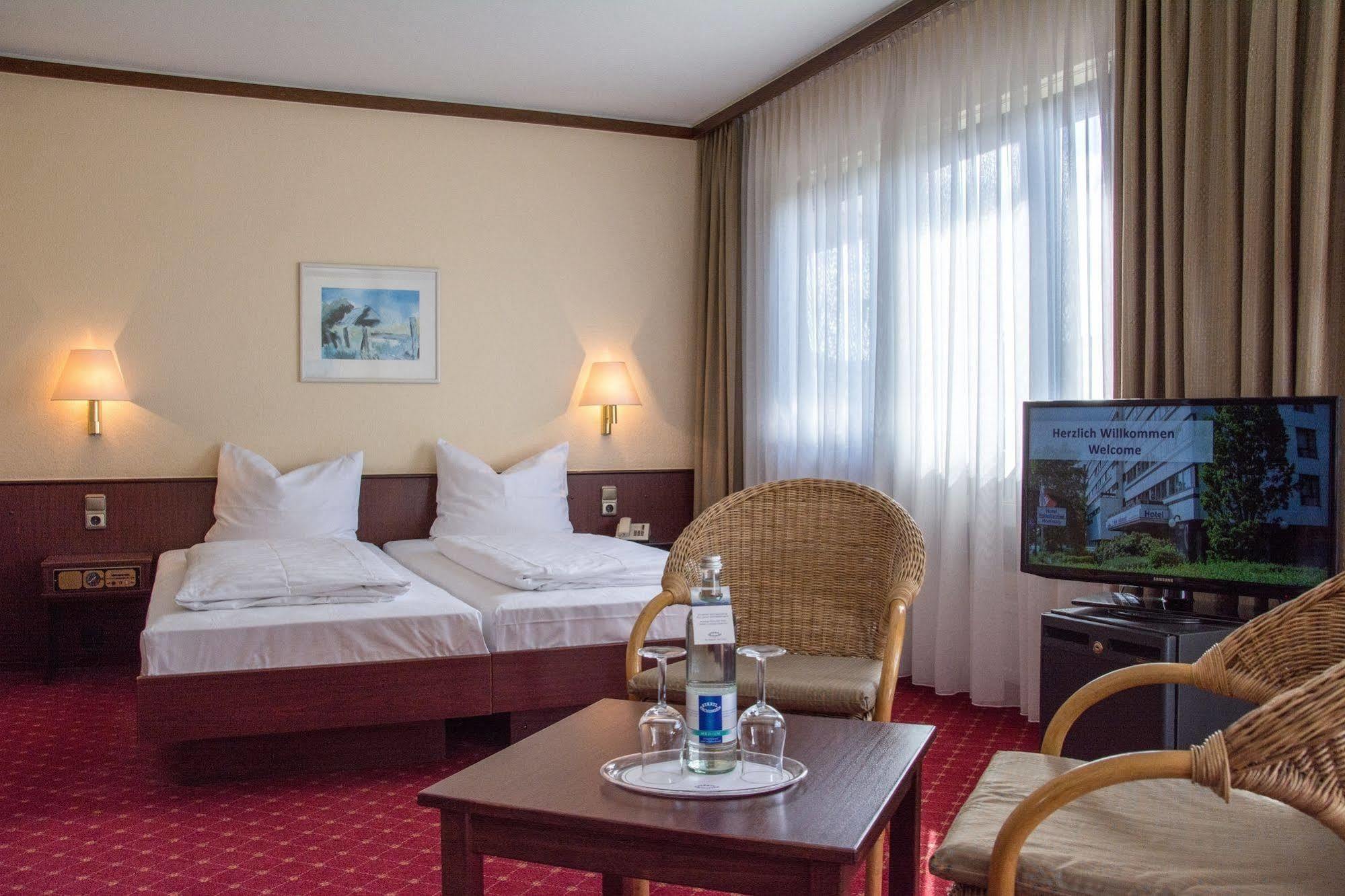 Hotel Helgoland Hamburg-Harburg Buitenkant foto